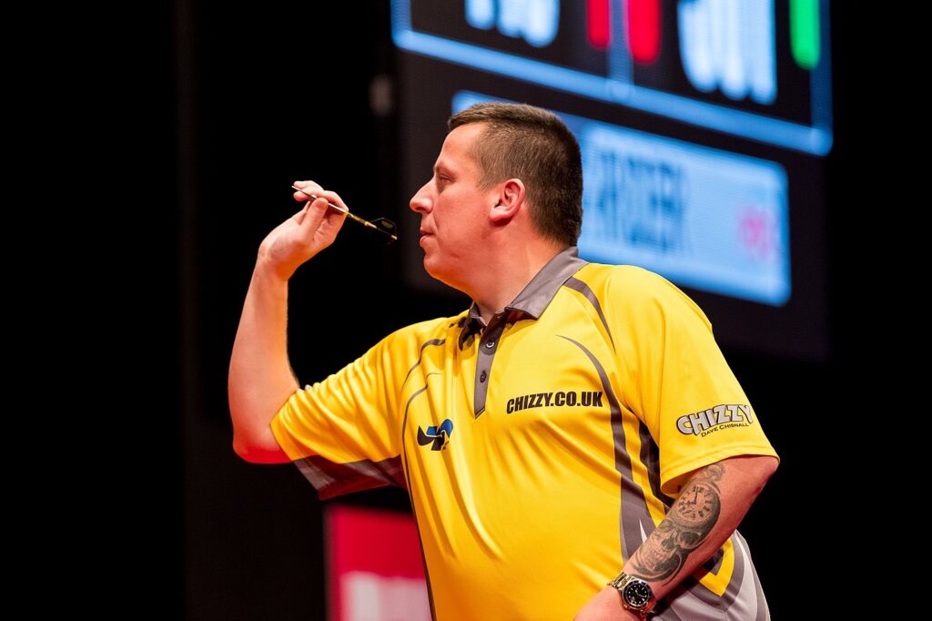 Rob Cross 5:6 Dave Chisnall during PDC Europe Darts Matchplay at Maimarkthalle, Mannheim, Baden-Württemberg, Germany on 2019-09-08, Photo: Sven Mandel, creative commons licence