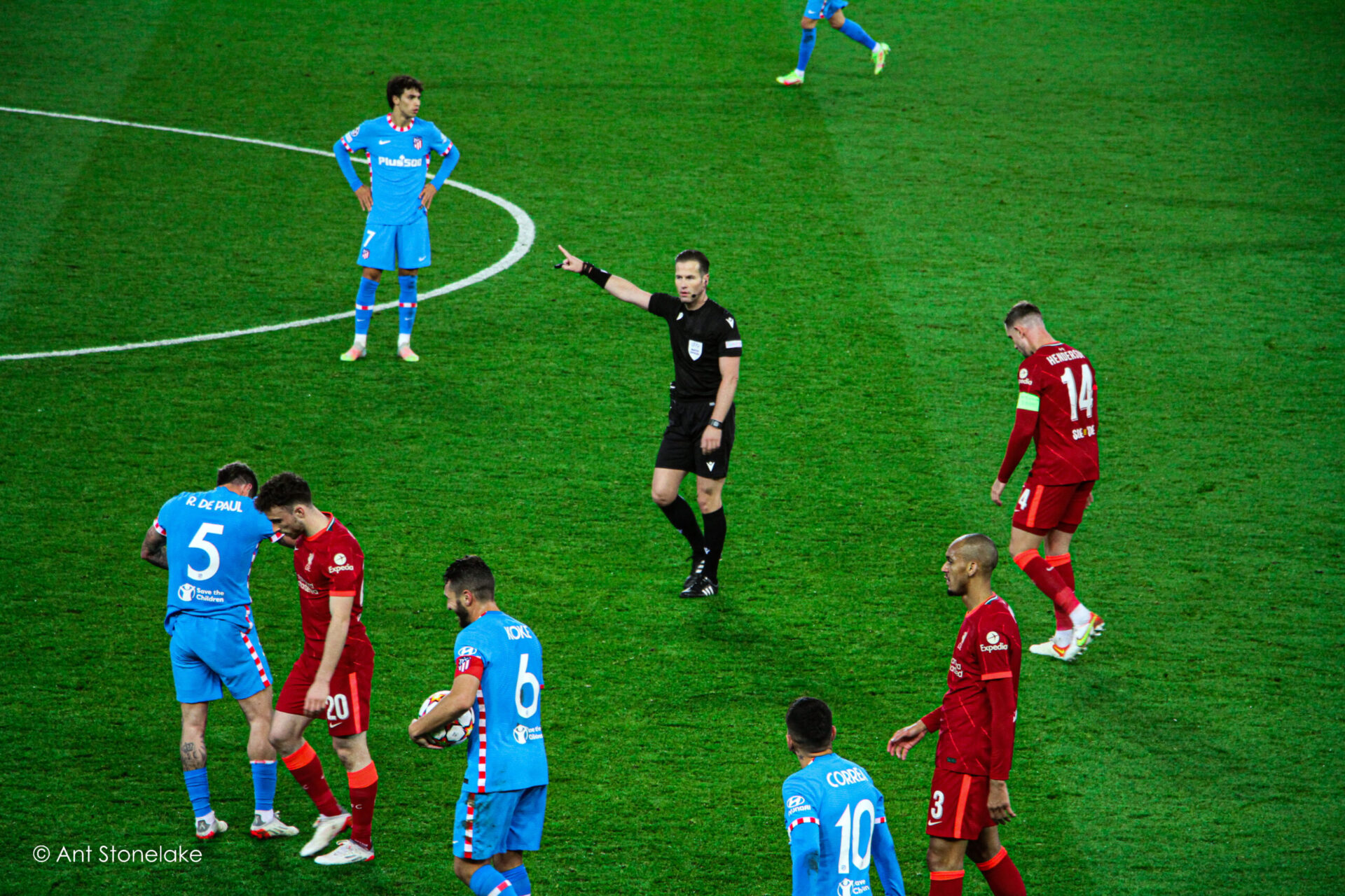 Danny Makkelie awarding Liverpool a free-kick in the first half against Atletico. 