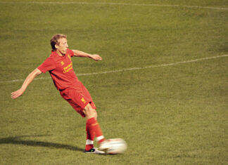 Lucas Leiva playing for Liverpool. Credit: md.faisalzaman, CC BY 2.0 , via Wikimedia Commons
