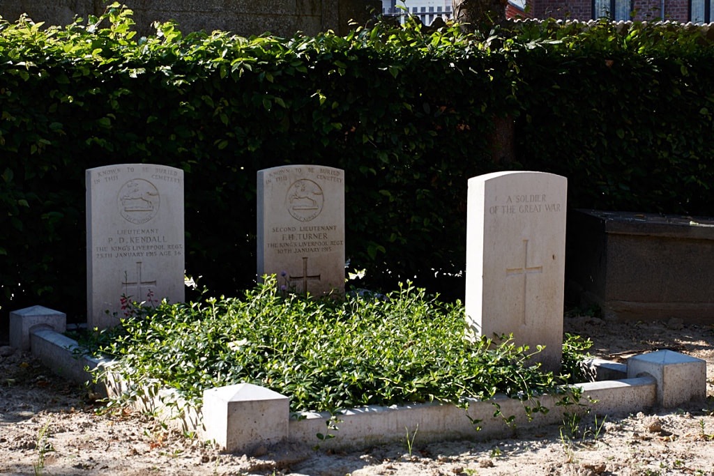 The headstones of Kendall and Turner in Kemmel churchyard