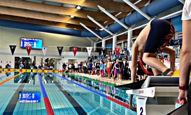 Competitor taking stance before the 100m Super Lifesaver race at the RASCALS meet. Pic by Aled James.