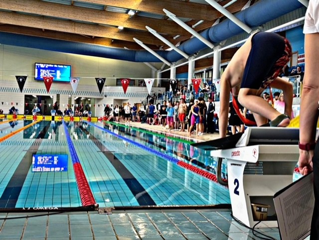 Competitor taking stance before the 100m Super Lifesaver race at the RASCALS meet. Pic by Aled James.