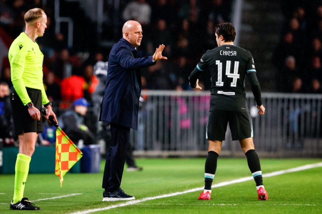 Liverpool manager Arne Slot with Federico Chiesa - free to use under Alamy licence