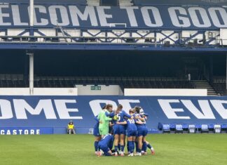 Do Everton Women need another derby to reignite their season? Everton Women pre-match huddle against Tottenham Hotspur Women. Image taken by Sienna Hughes.