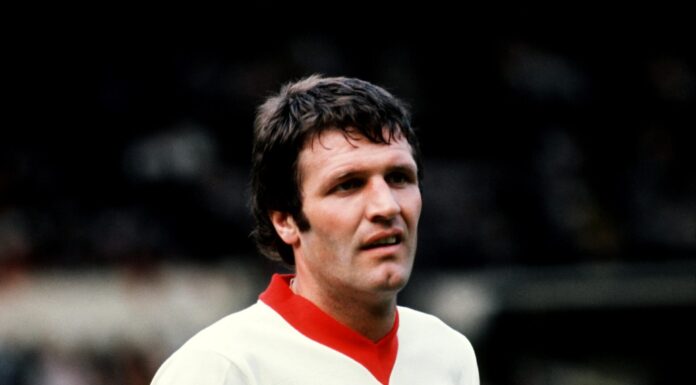 Soccer - FA Charity Shield - Liverpool v Southampton - John Toshack - under Alamy licence