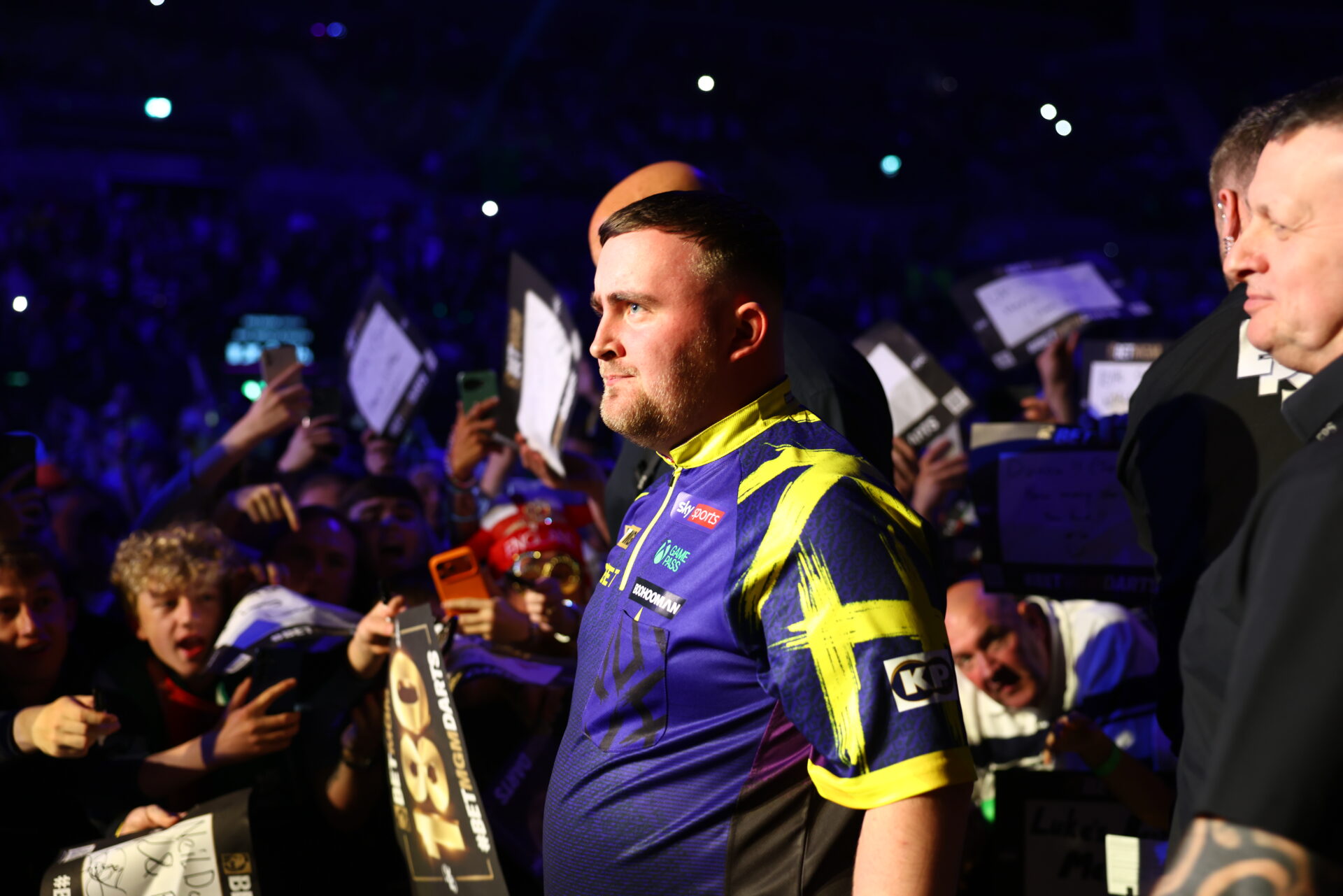 Littler silences homecrowd with win over Humphries to reach semi-final